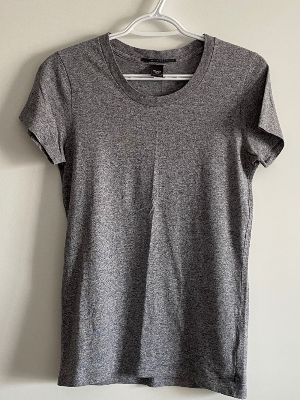 EUC TNA Women’s Short Sleeved Heather Grey Mix Fitted T-Shirt Crewneck Medium